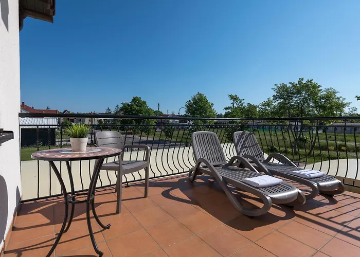 住宿加早餐酒店 Arkadia 3*